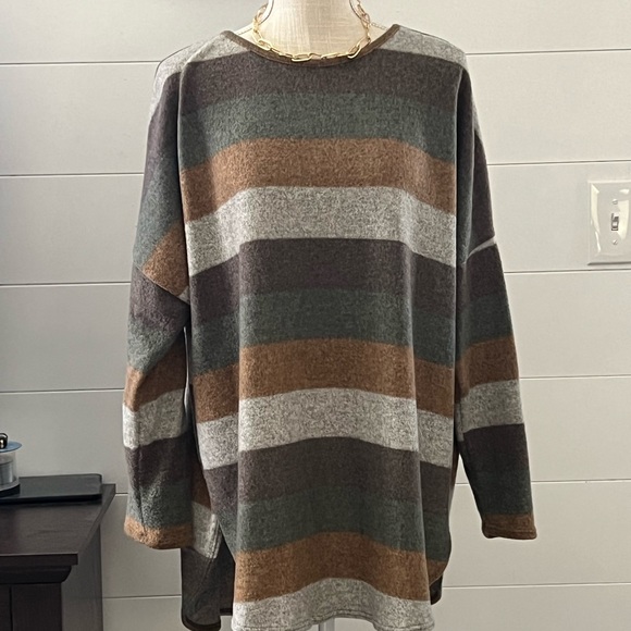 Bombom Tops - Like new Bombom fleece top. Size XL.